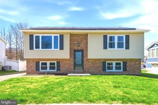 302 WEST RD, Baltimore, MD 21221