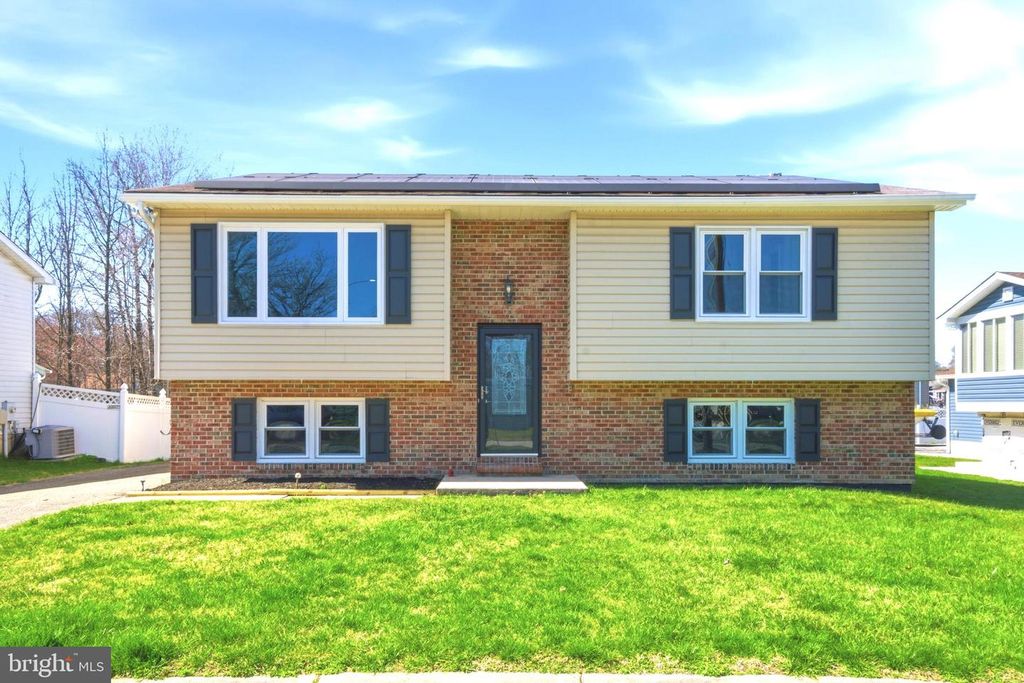 302 WEST RD, Baltimore, MD 21221