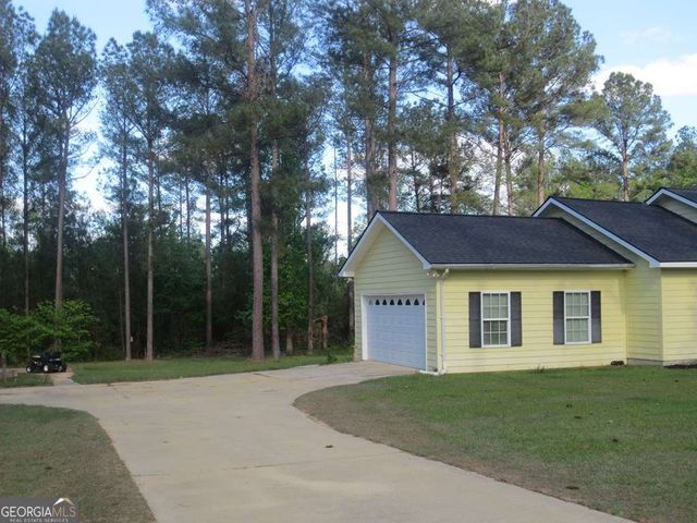 445 Southside Drive, Lyons, GA 30436