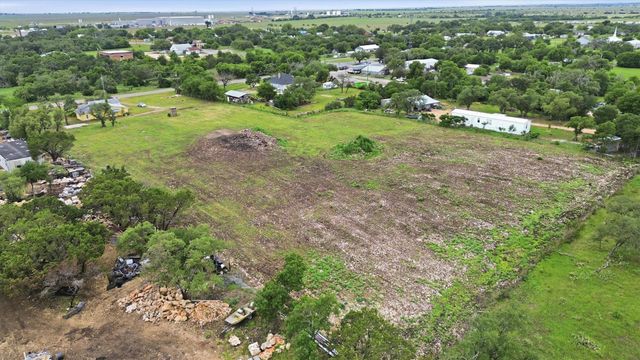 704 Fm 2657, Briggs, TX 78608