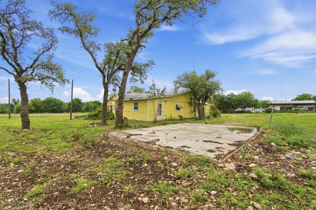 704 Fm 2657, Briggs, TX 78608