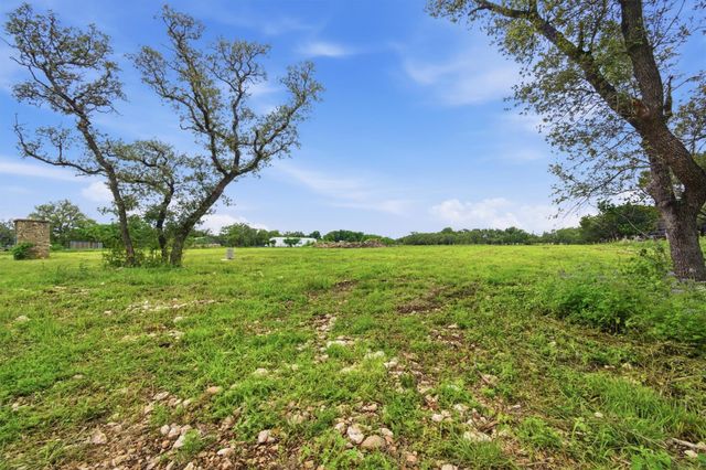 704 Fm 2657, Briggs, TX 78608