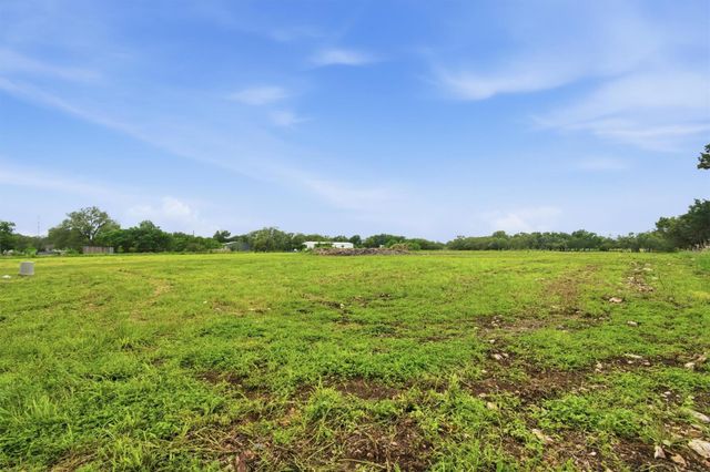 704 Fm 2657, Briggs, TX 78608