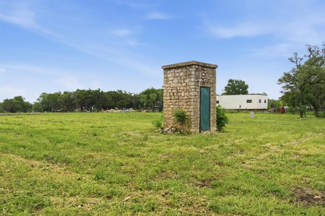 704 Fm 2657, Briggs, TX 78608