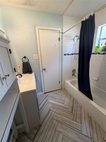 1114 Oxford Drive, Pearland, TX 77584