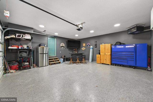 245 Dwinnell Avenue, Mahtomedi, MN 55115