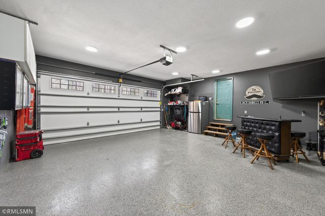 245 Dwinnell Avenue, Mahtomedi, MN 55115