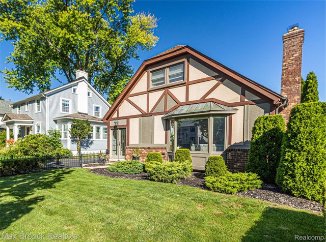 955 Forest Avenue, Birmingham, MI 48009