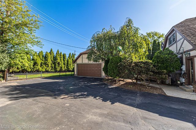 955 Forest Avenue, Birmingham, MI 48009