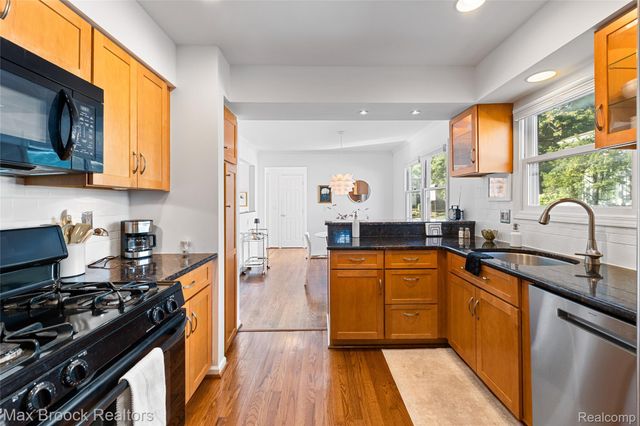 955 Forest Avenue, Birmingham, MI 48009