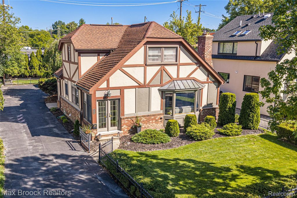 955 Forest Avenue, Birmingham, MI 48009