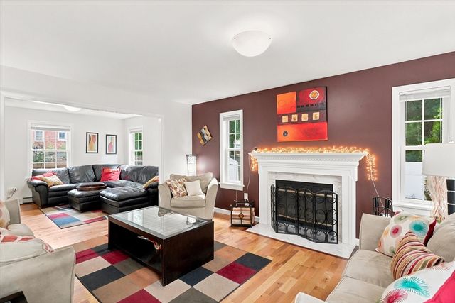18 Rosegate Rd, Needham, MA 02494