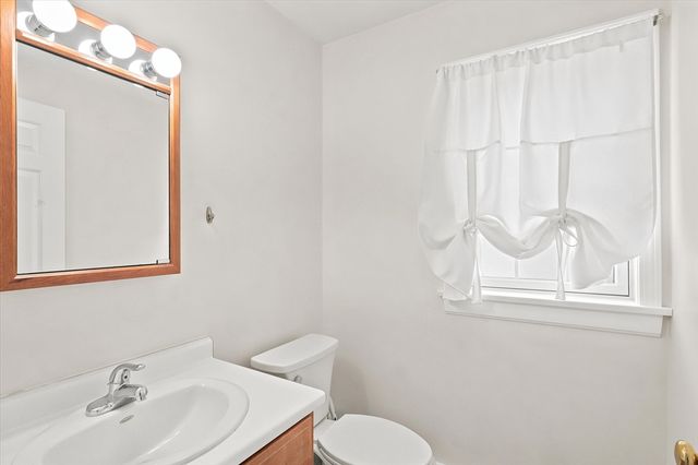 18 Rosegate Rd, Needham, MA 02494