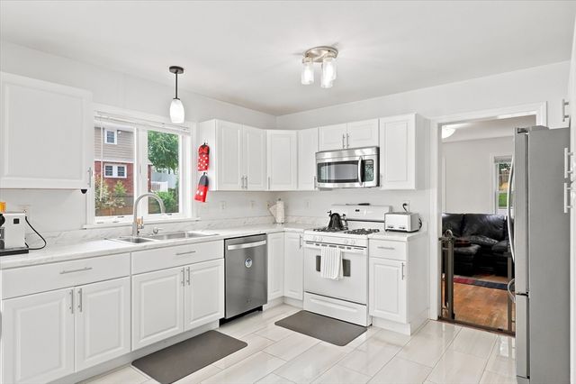 18 Rosegate Rd, Needham, MA 02494