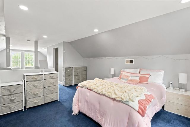 18 Rosegate Rd, Needham, MA 02494