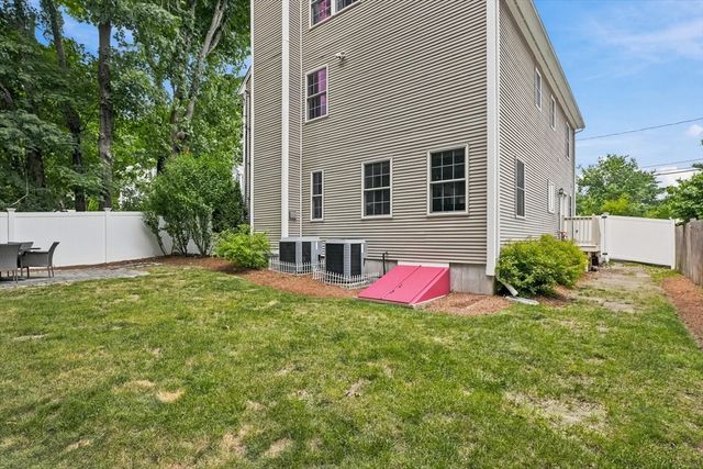 18 Rosegate Rd, Needham, MA 02494