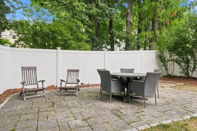 18 Rosegate Rd, Needham, MA 02494