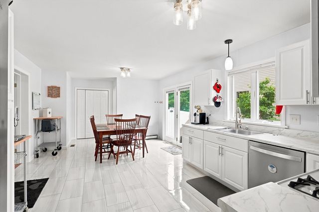 18 Rosegate Rd, Needham, MA 02494