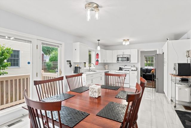 18 Rosegate Rd, Needham, MA 02494