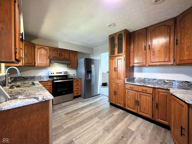 714 Spring Valley Court, Indianapolis, IN 46231