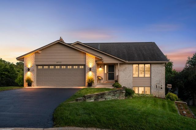 8713 Lakeview Circle, Bloomington, MN 55438