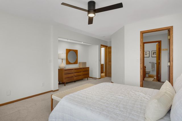 8713 Lakeview Circle, Bloomington, MN 55438
