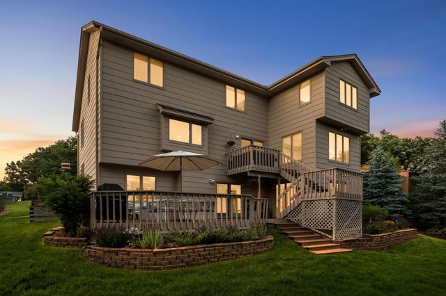 8713 Lakeview Circle, Bloomington, MN 55438