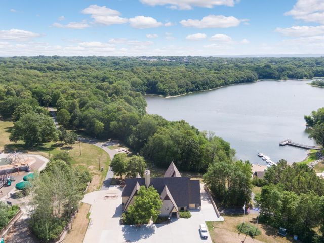 8713 Lakeview Circle, Bloomington, MN 55438