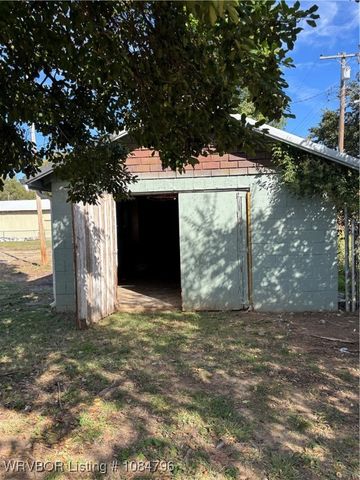 301 Wilson Avenue, Poteau, OK 74953