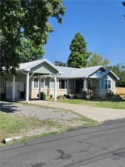 301 Wilson Avenue, Poteau, OK 74953