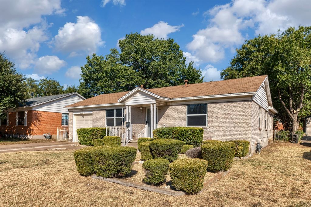 1017 E Spurgeon Street, Fort Worth, TX 76115 — exterior