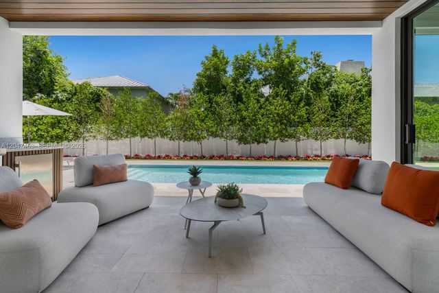 1051 NE 2nd Ter, Boca Raton, FL 33432