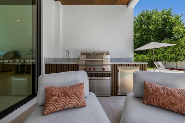 1051 NE 2nd Ter, Boca Raton, FL 33432