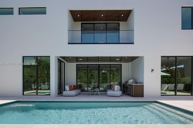 1051 NE 2nd Ter, Boca Raton, FL 33432