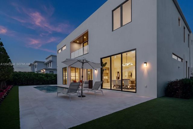 1051 NE 2nd Ter, Boca Raton, FL 33432