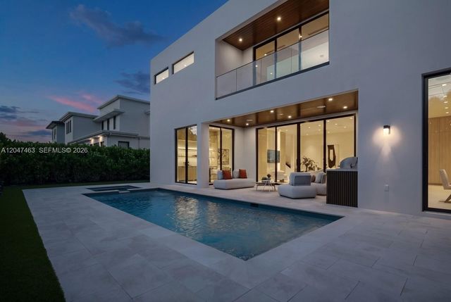 1051 NE 2nd Ter, Boca Raton, FL 33432