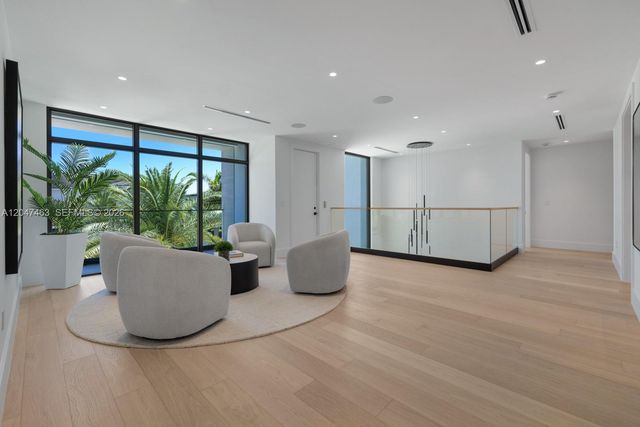 1051 NE 2nd Ter, Boca Raton, FL 33432