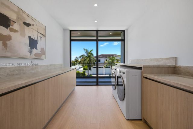 1051 NE 2nd Ter, Boca Raton, FL 33432