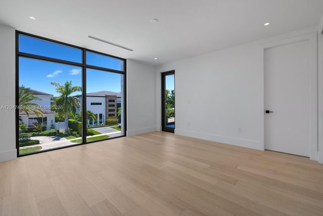 1051 NE 2nd Ter, Boca Raton, FL 33432