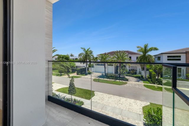 1051 NE 2nd Ter, Boca Raton, FL 33432
