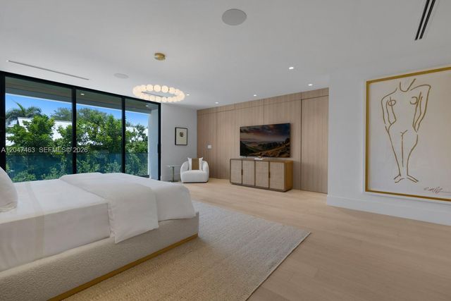 1051 NE 2nd Ter, Boca Raton, FL 33432