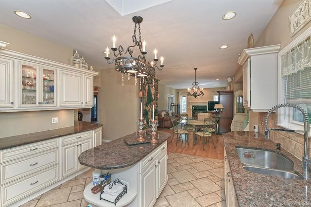 7 Ona Avenue, Dix Hills, NY 11746