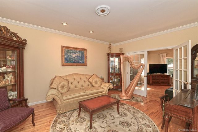 7 Ona Avenue, Dix Hills, NY 11746