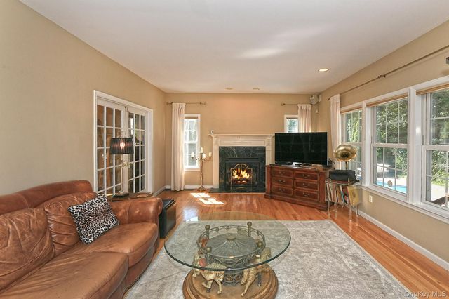 7 Ona Avenue, Dix Hills, NY 11746