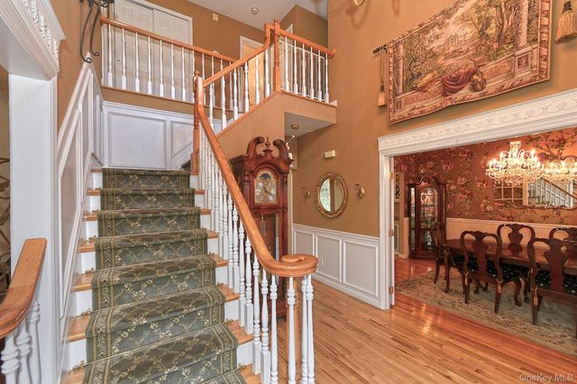 7 Ona Avenue, Dix Hills, NY 11746