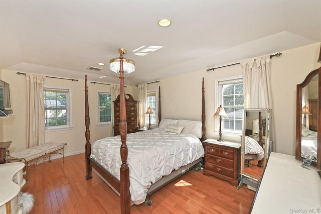 7 Ona Avenue, Dix Hills, NY 11746