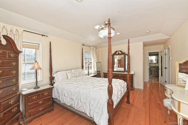 7 Ona Avenue, Dix Hills, NY 11746