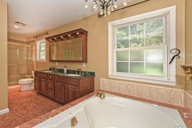 7 Ona Avenue, Dix Hills, NY 11746