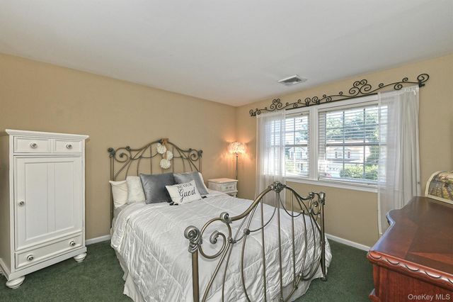 7 Ona Avenue, Dix Hills, NY 11746