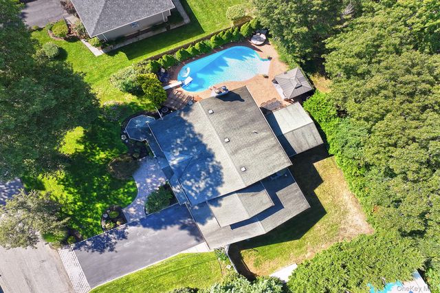 7 Ona Avenue, Dix Hills, NY 11746